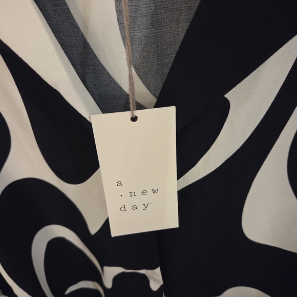 A New Day Black and White Abstract Button Down Shirt - Picture 5 of 6